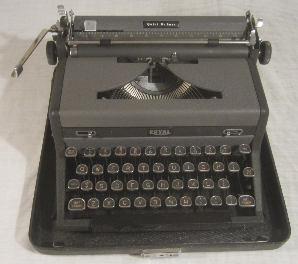 ROYAL  Quiet  DeLuxe  Portable  TYPEWRITER   with  HARD  CASE  --  1948