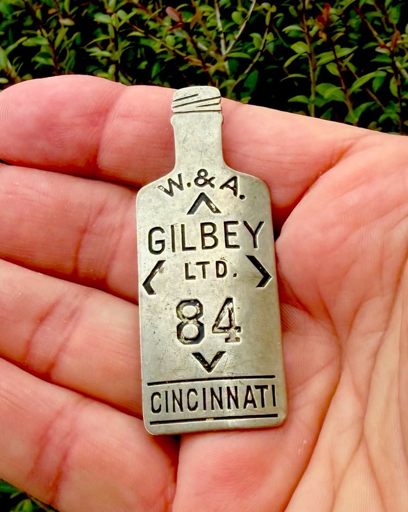 W. & A. GILBEY LTD. CINCINNATI GILBEY'S GIN EMPLOYEE BADGE BOTTLE SHAPE WRIGHT !