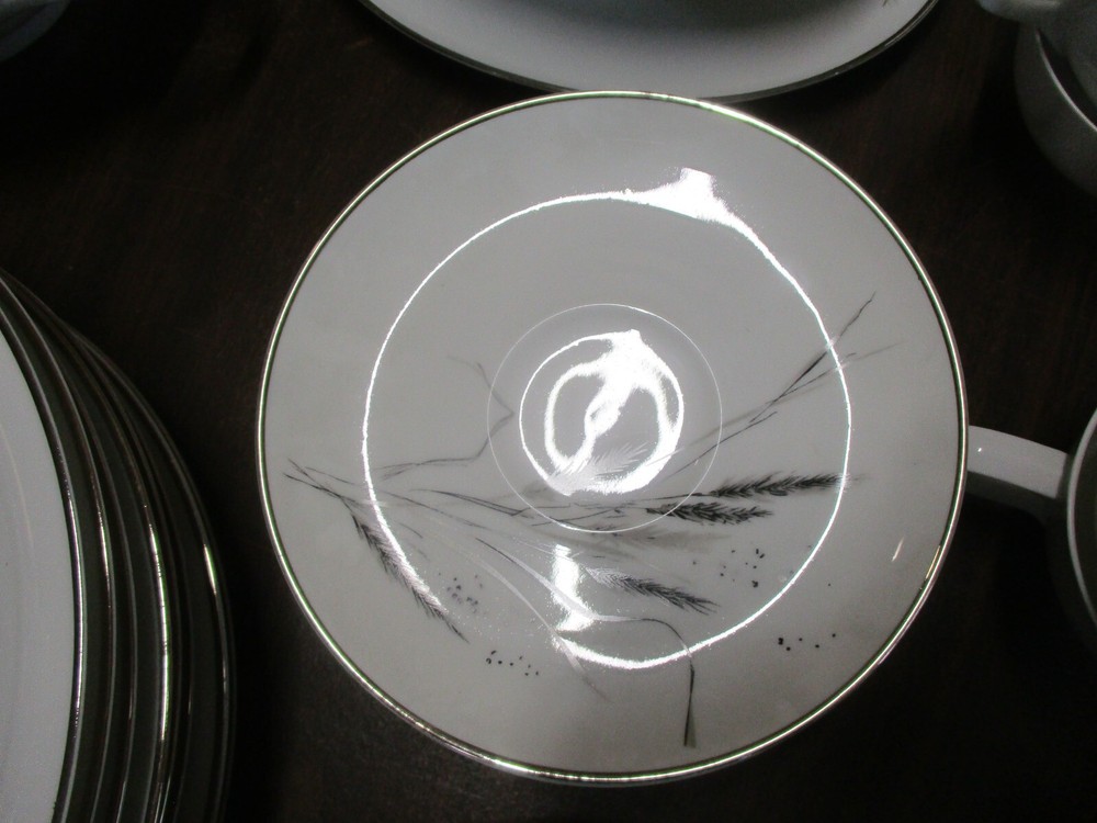 Ceres (Coupe) by EASTERLING 74 Piece Set Service for 8