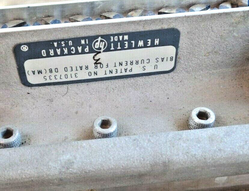 Signal Generator Modulator Hewlett Packard HP 08694-6111 TESTED