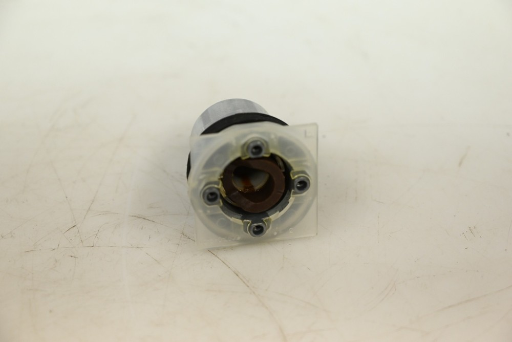 SCHNEIDER ELECTRIC Short-Handled Selector Switch: 30 mm Panel Mount Size, 3 Posi