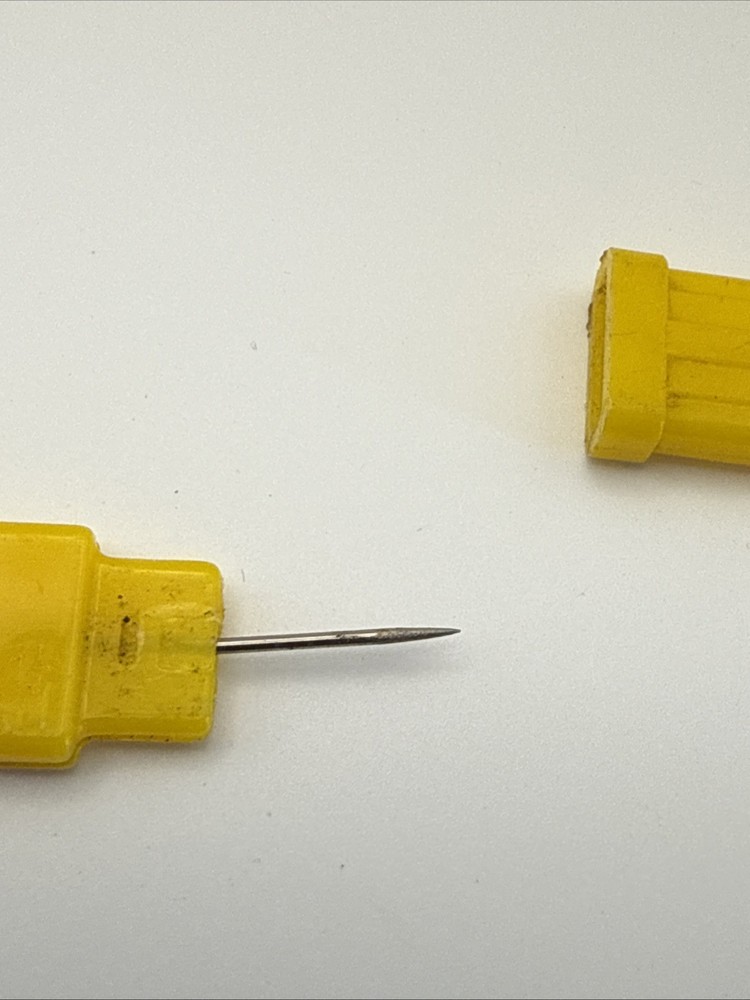 Vintage -Rip 'n Pik Seam Ripper & Thread Picker tool - Yellow Plastic