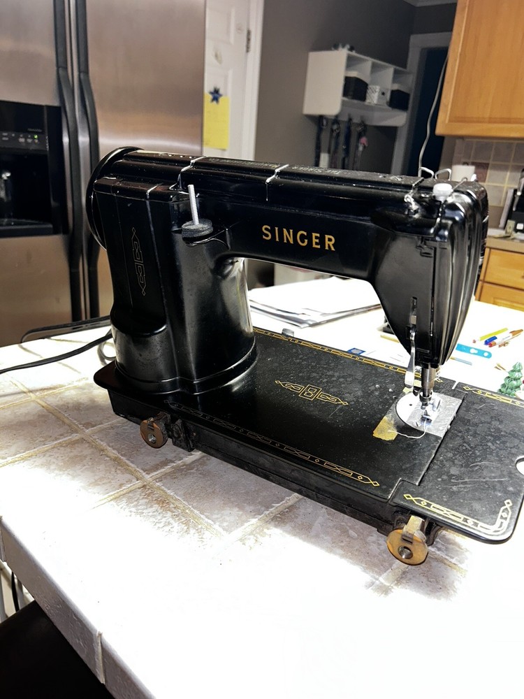 Working 1951 Singer Sewing Machine