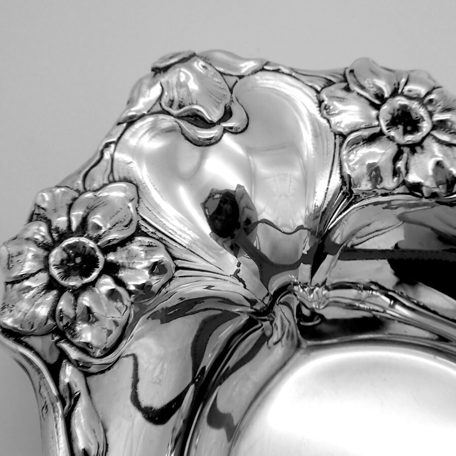 Daffodil Design Serving Bowl Reed Barton Sterling Silver 1952
