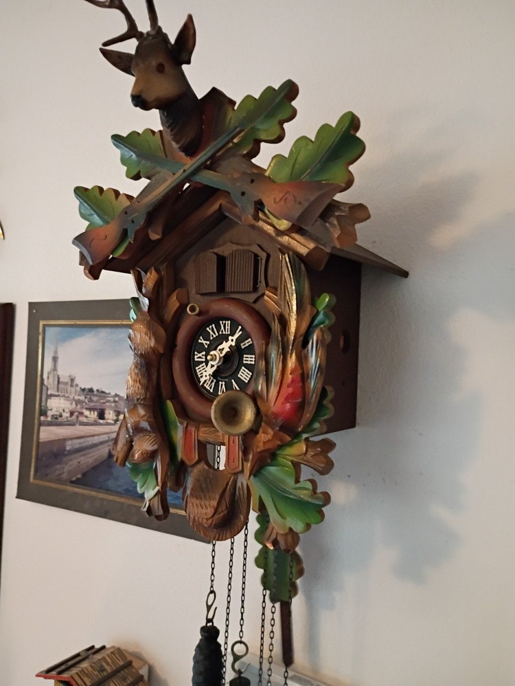 ANTIQUE MUSICAL HUNTER CUCKOO CLOCK...WORKING.... READ INFO