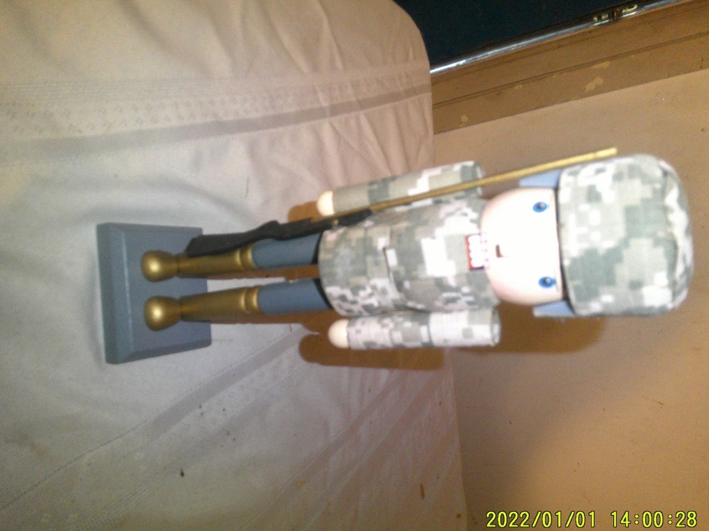 ARMY LOOK WOODEN NUTCRACKER CAMOUFLAGE