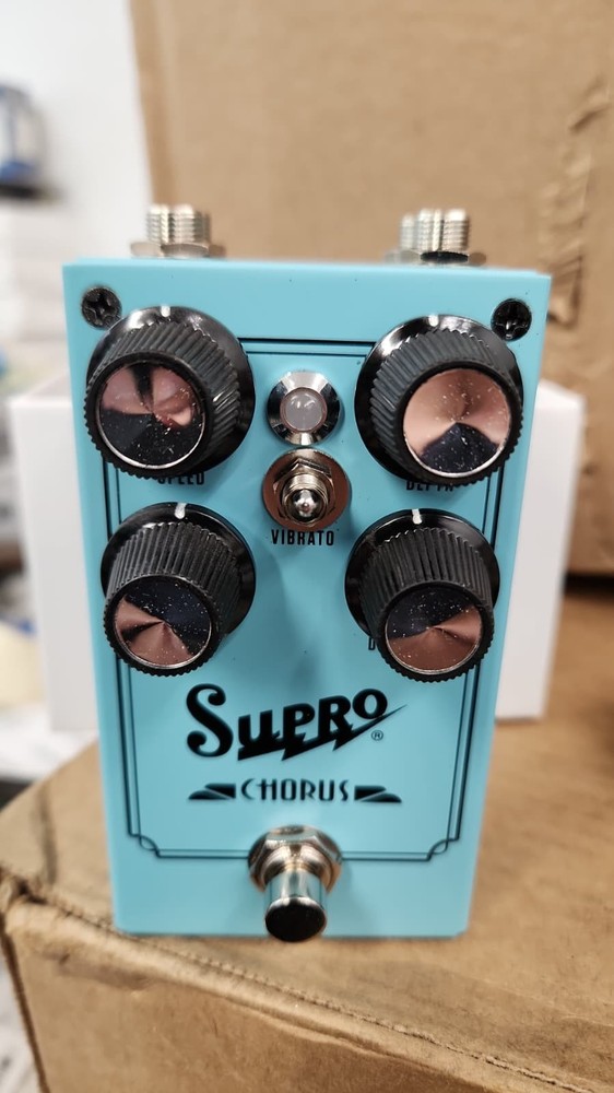Supro Chorus Pedal Open Box