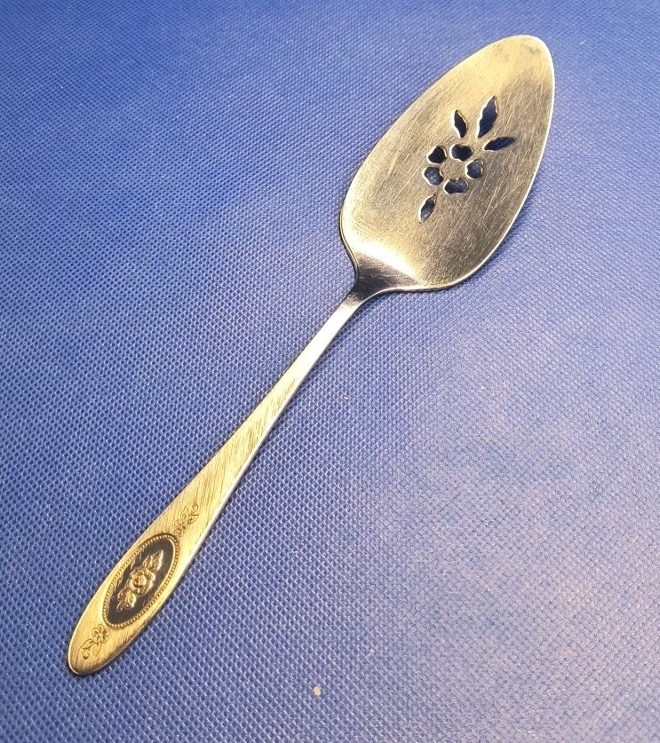 Oneida Deluxe POLONAISE pattern stainless pie server 8 1/2" -A-