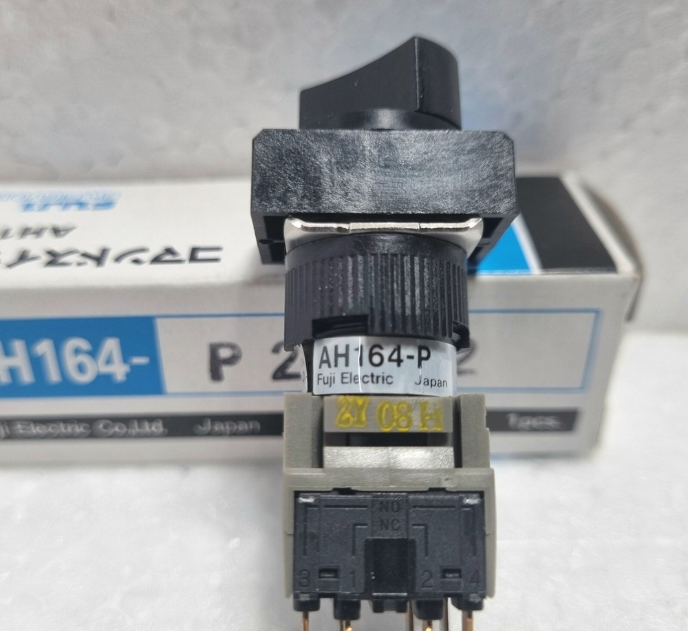 Fuji Electric AH165-P2B22 Selector Switch