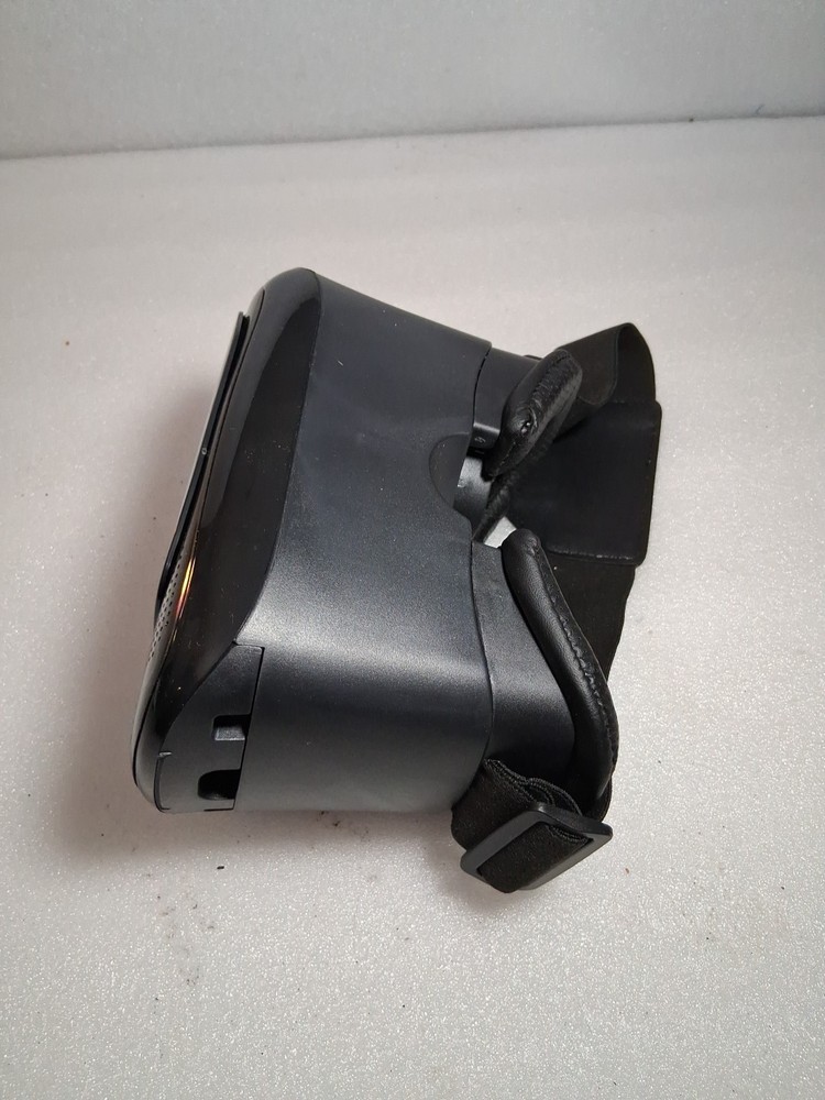 Urban Carry Immersive Virtual Reality Headset NIB