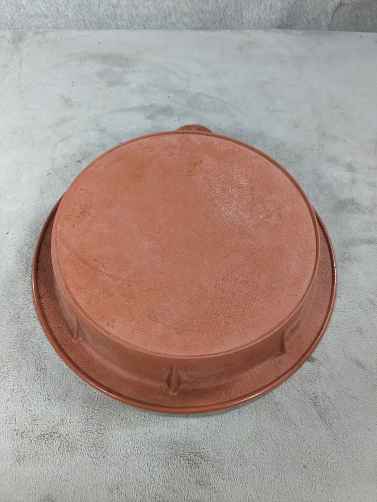 Smartware Silicone Bakeware Flexible 8" Round Cake Pan - Dirty