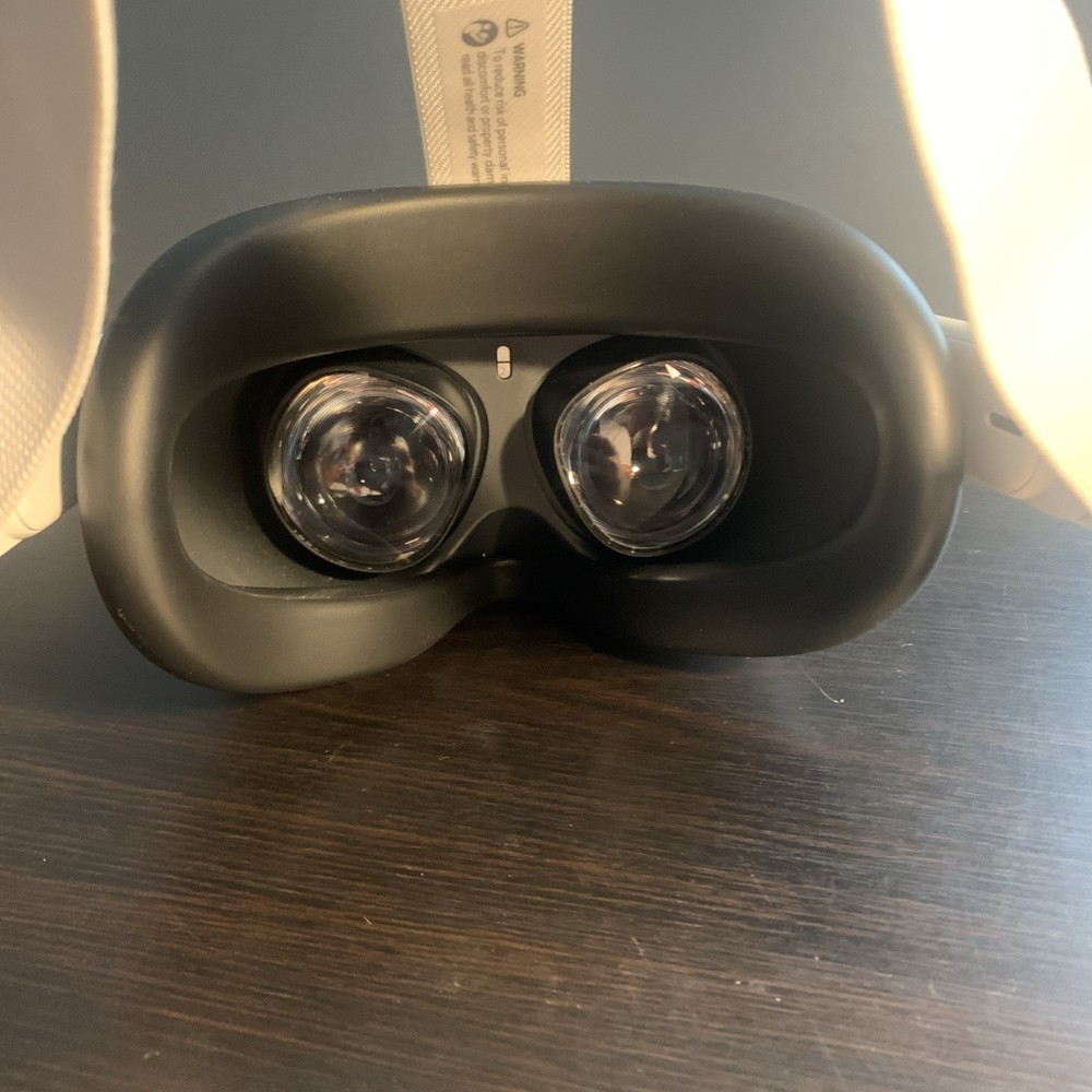 Oculus Meta Quest 2 128GB VR Headset White with Controllers