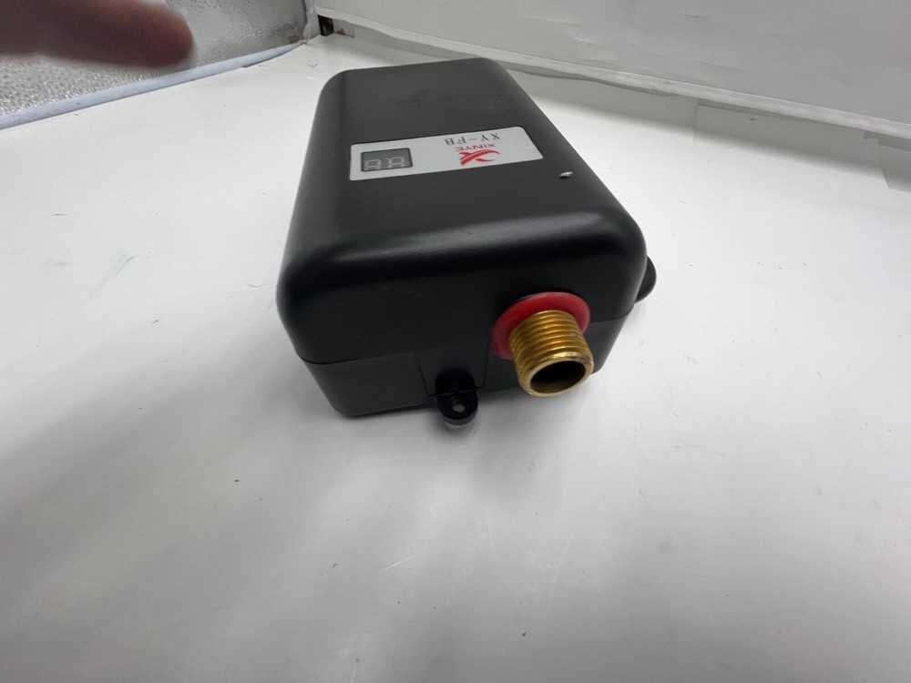 XINYE XY-FB Thermostatic Water Heater AC 110V 50-60Hz 3000W 0.04-1.2 MPa