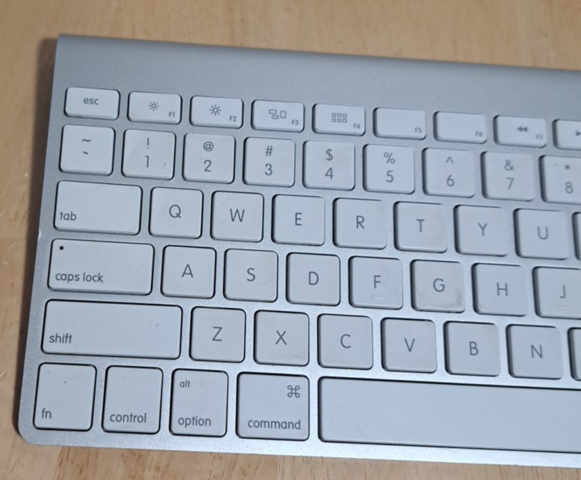 Apple A1314 Wireless/Bluetooth Keyboard Silver