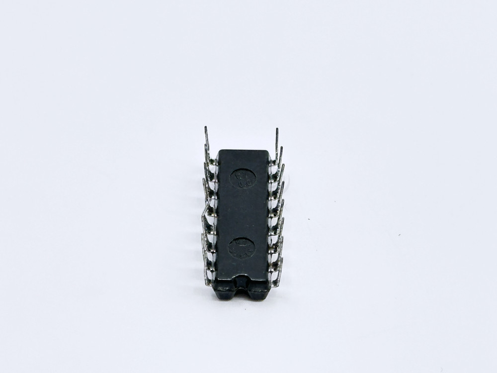 HD74LS161AP Hitachi Synchronous 4-Bit Binary Counter IC DIP-16