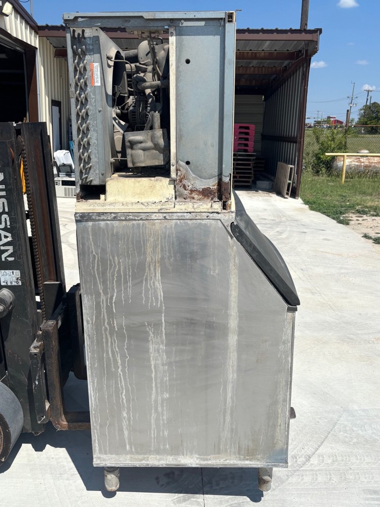 MANITOWAC ICE Machine B970 Bin + SY1404A Ice Maker Head, Half Cubes
