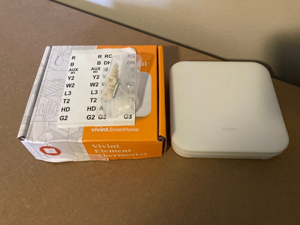 Vivint Element VS-ELEM02-001 V2 Smart Thermostat