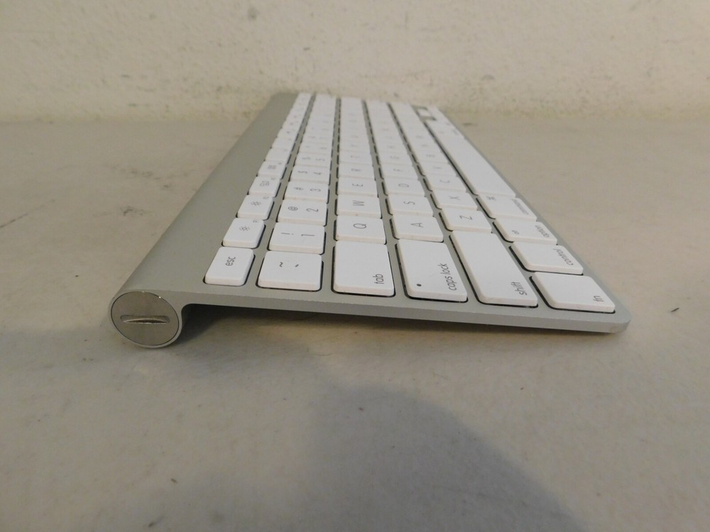 Apple Magic Keyboard Wireless Model A1314 - Works