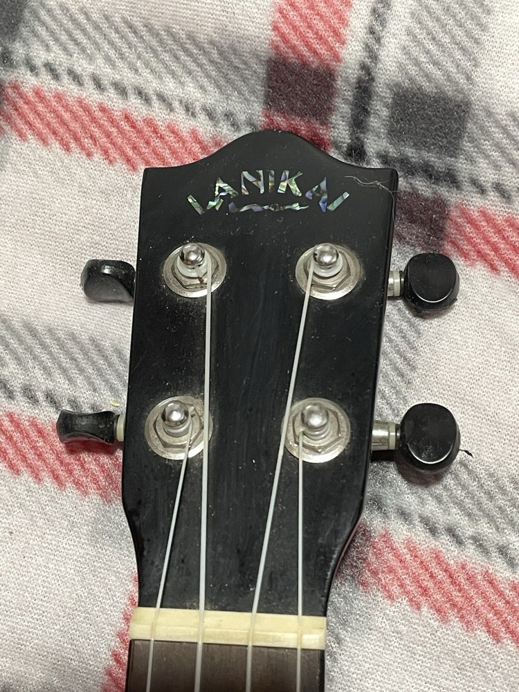 Lanikai Ukulele - Black Electric