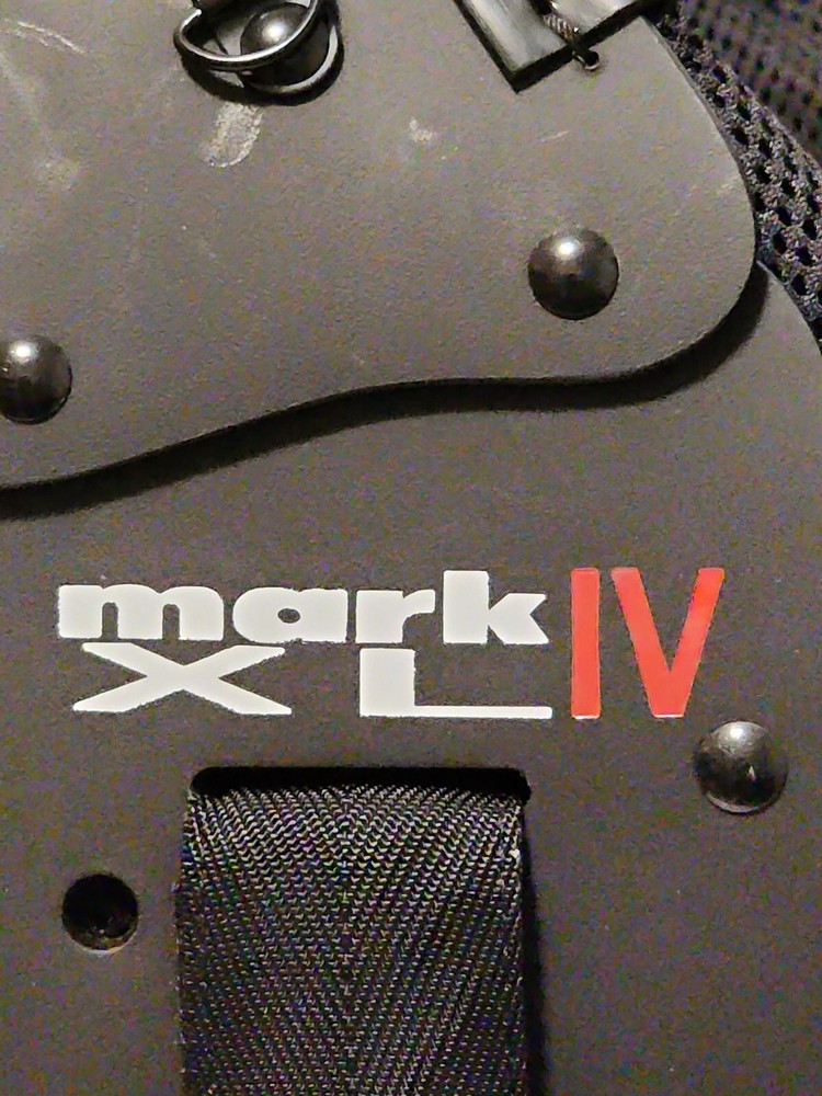 Barnett Mark IV XL Shoulder Pads
