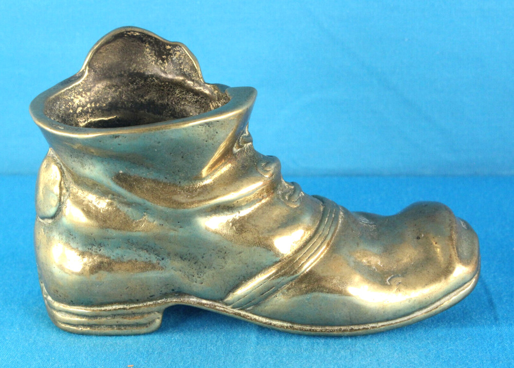 English Solid Brass Man's Tramp Shoe with Mouse on Rim