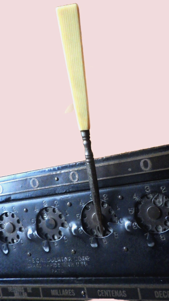 The CALCULATOR COMP -Antique Mechanical Adding Machine -Rare Original Stylus