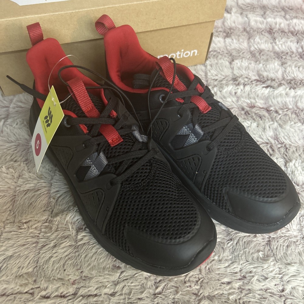 all In motion Boys Sneakers Size 5