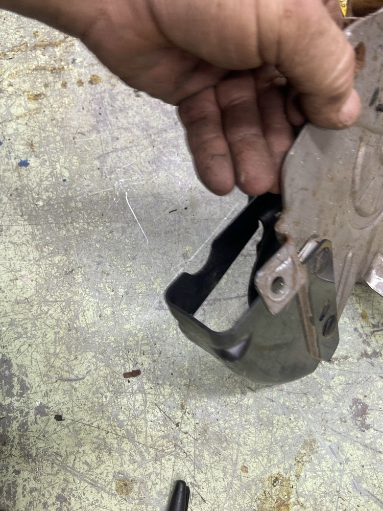 08-12 ESCAPE Park Brake Assembly (release Handle Damaged)