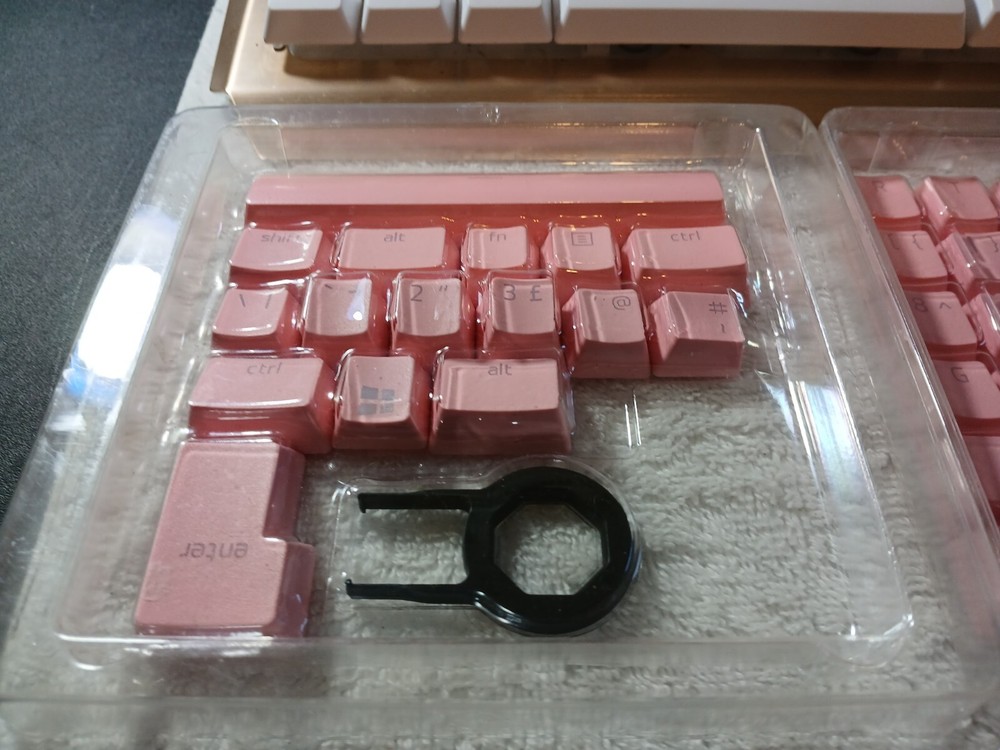 Bekizo KeyBoard.With Extra Pink Keys.NOT TESTED