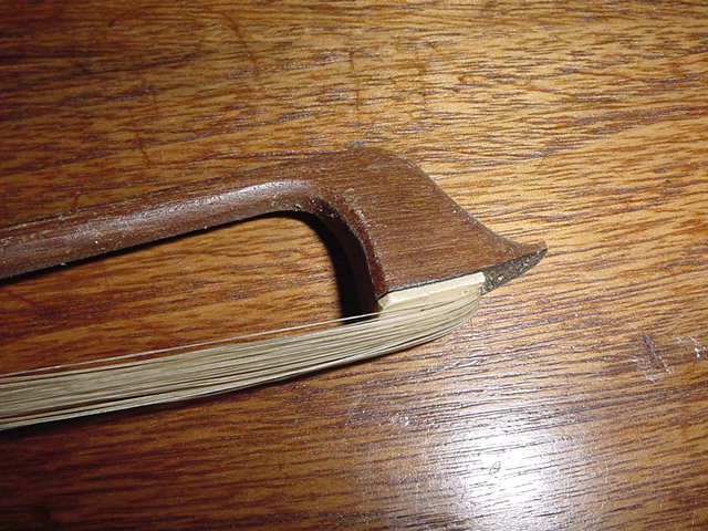FINE ANTIQUE VIOLIN BOW 55 grams