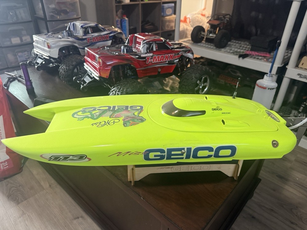 Pro Boat Miss Geico 29 Inch