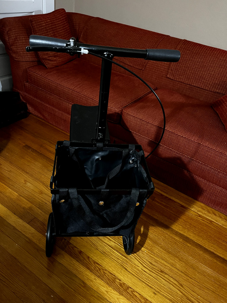 steerable knee scooter with storage bag