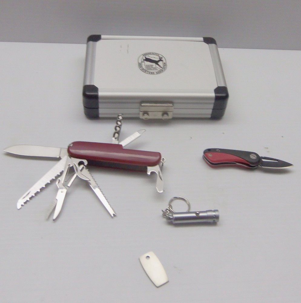 MN Deer Hunters Assn. Multi-Tool - Flashlight & Lock Blade