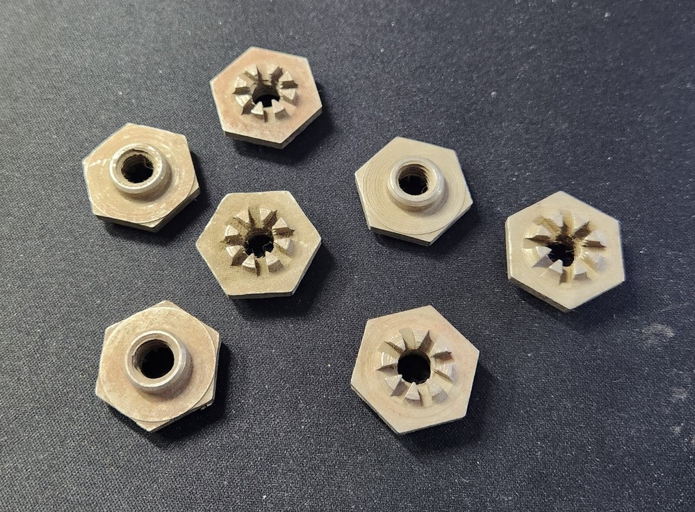 M899 - NUT  ( QTY 7 )