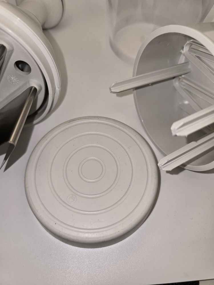 Pampered Chef Push Function Food Chopper - White