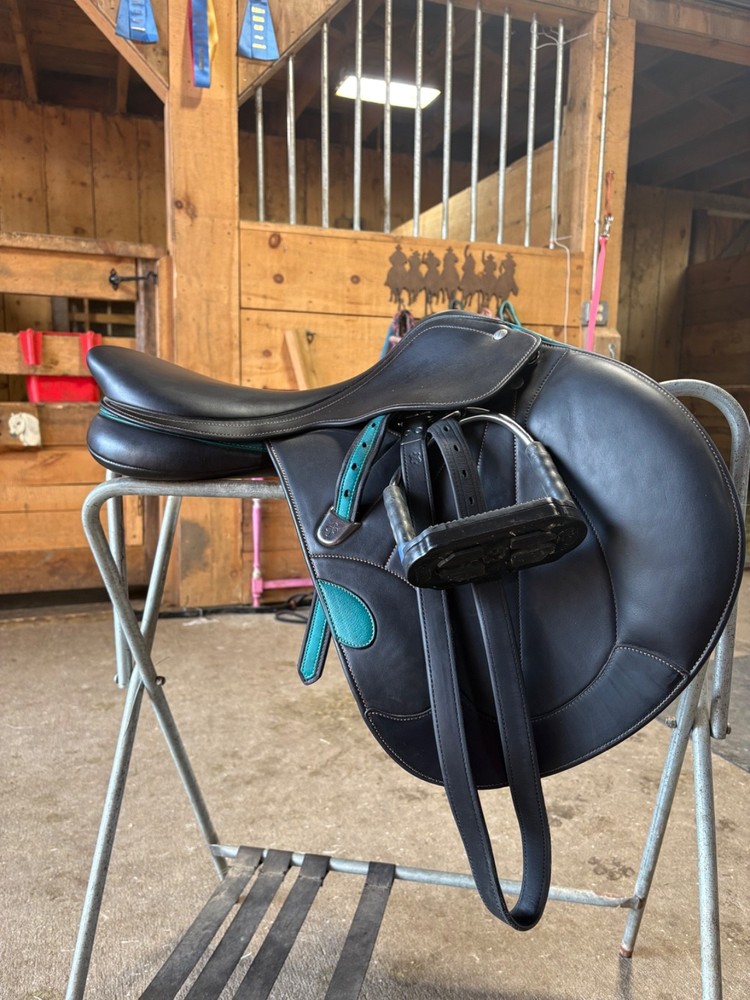 bates teal victrix saddle 17.5” luxe