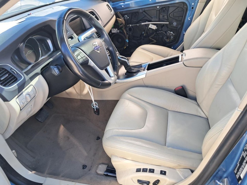 S60 2014 Glove Box 4848861