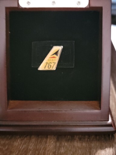 DELTA AIRLINES HAT/LAPEL PINBACK