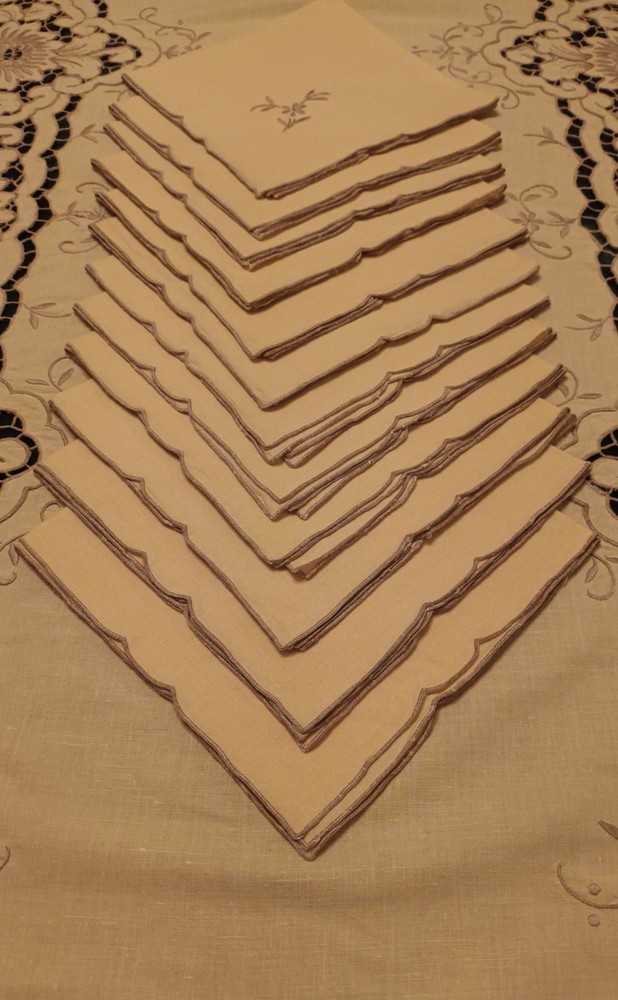Hand Embroidered Rectangular Tablecloth With Napkins