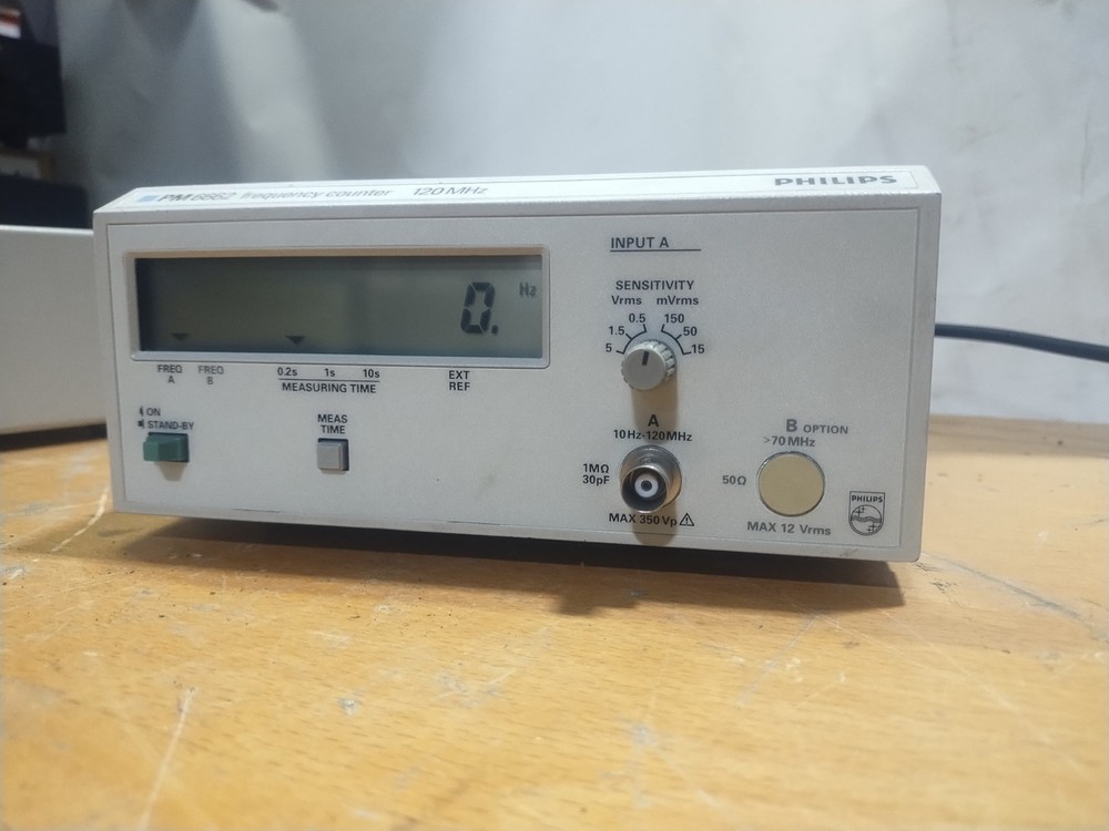 FLUKE/PHILIPS PM6669 FREQUENCY COUNTER. No Accessories