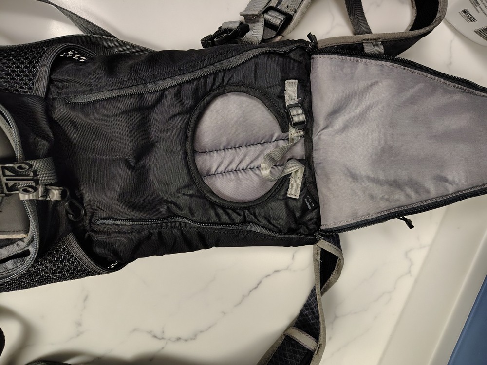 Camelbak LOBO Hydration Pack Daypack With Bladder. Hiking, Camping, Running