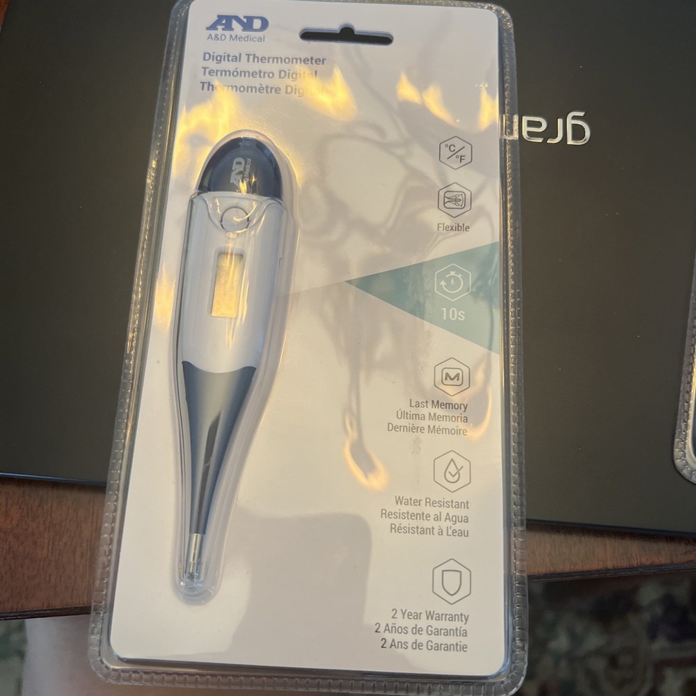 A and D Digital Thermometer DT-105 Flex Tip