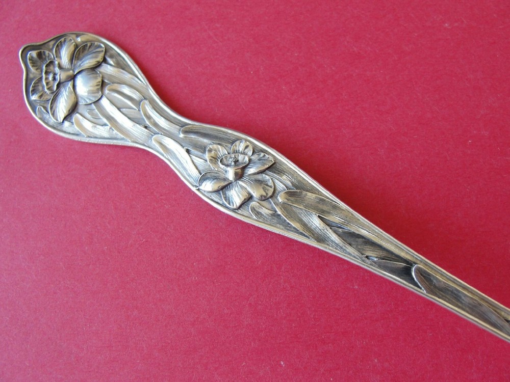 Baker Manchester "Daffodil" Sterling Silver Olive Fork 6-1/4"