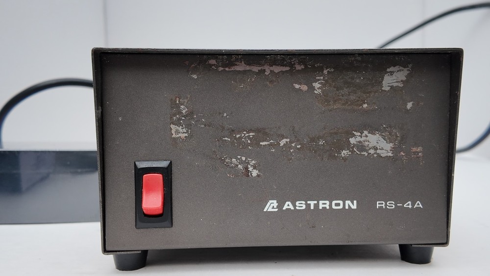 Astron RS-4A 4 Amp Linear Regulated Desktop Power Supply