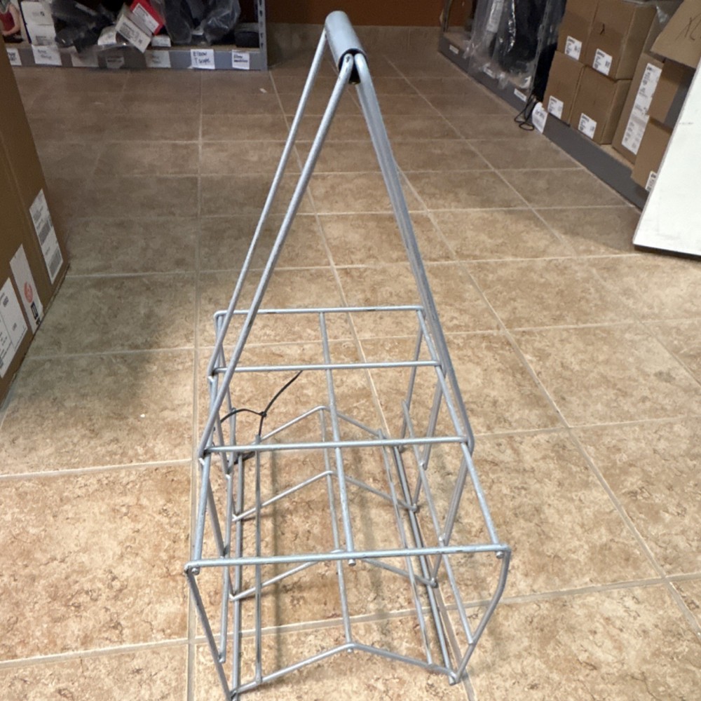 Metal oxygen cylinder carrier