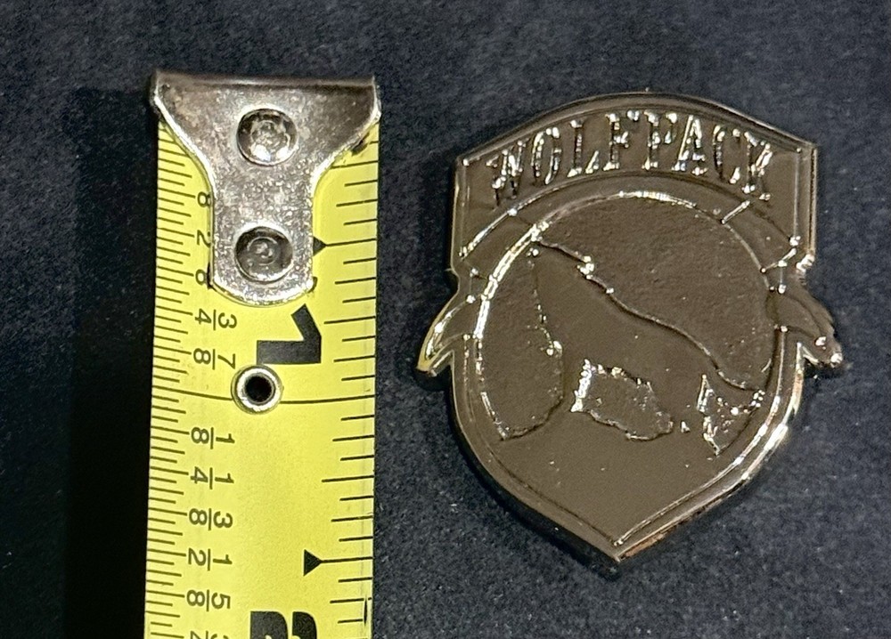 Wolf Wolfpack Pin Howling At The Moon Wolf