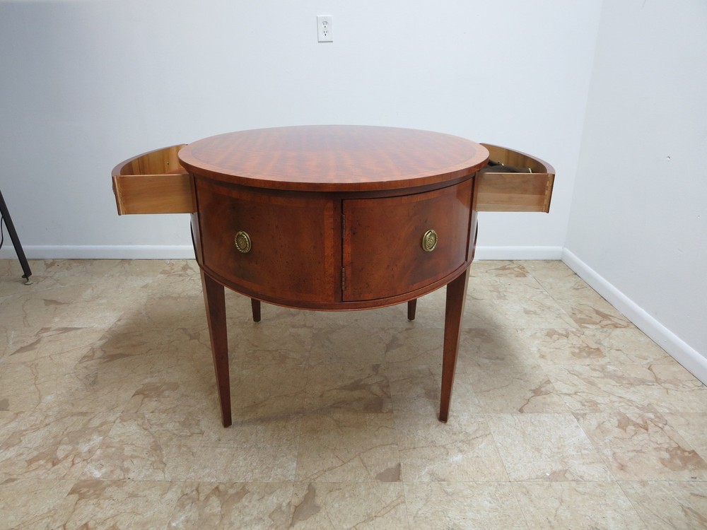 Unusual Henredon Flame Mahogany Oval Server Sideboard Buffet 360° Cake tea Table