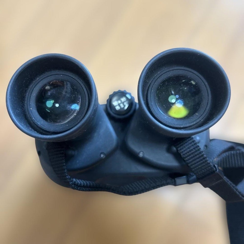 Canon 10x30 IS II Binoculars Image Stabilizer with Case Strap Used