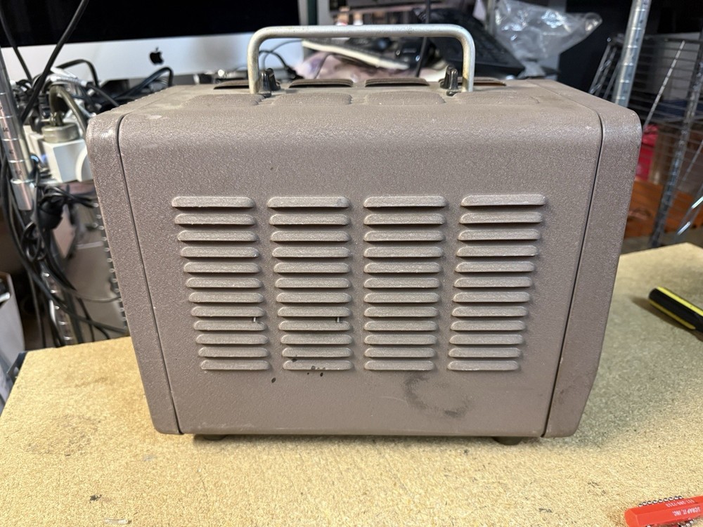 Hewlett Packard hp Model 200 CD Wide Range Oscillator Vintage Powers On