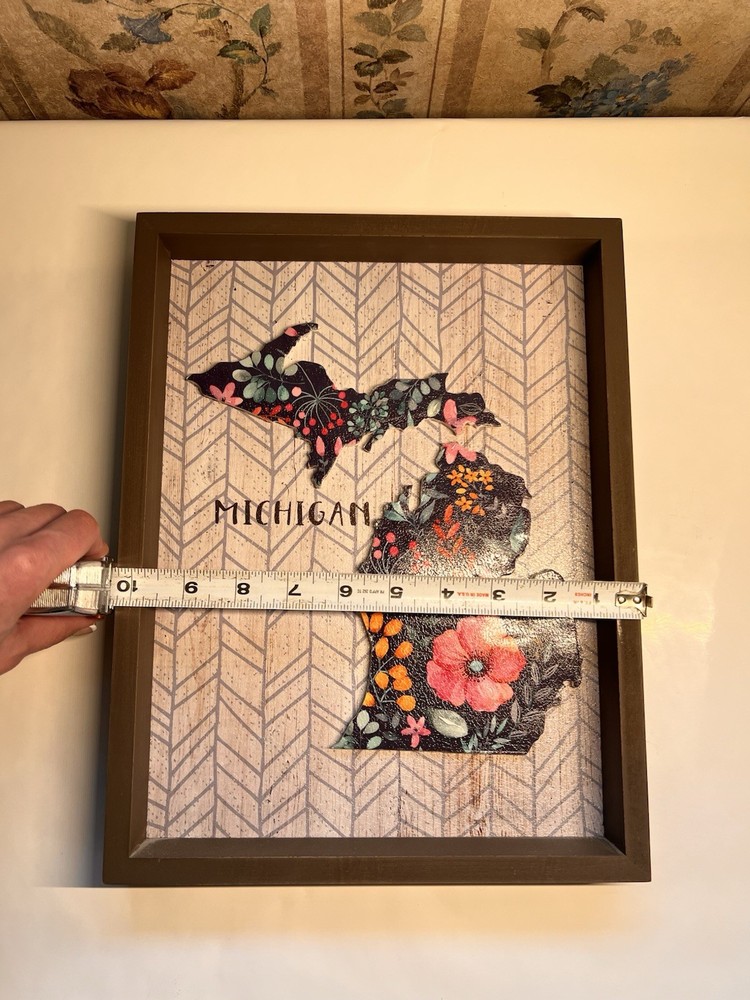 Michigan Flower Pattern Decorative Wall Hanging